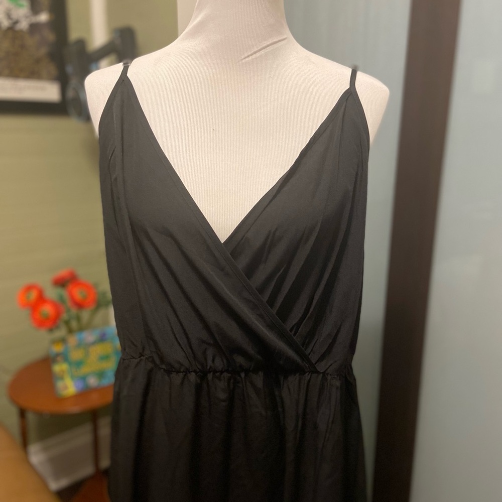 Chic Black Maxi Dress with Flowing Silhouette